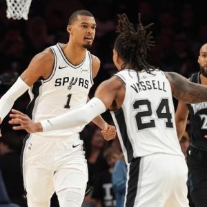 NBA季后赛｜文班亚马如天神下凡，马刺夺回主场优势